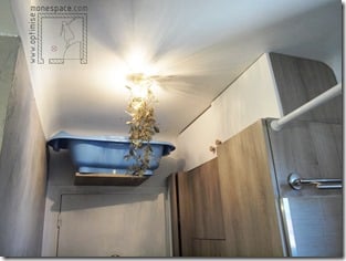 Astuce rangement baignoire à bébé petite salle de bain