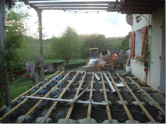 bétonnière construction terrasse en bois