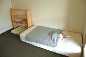 lit montessori bébé