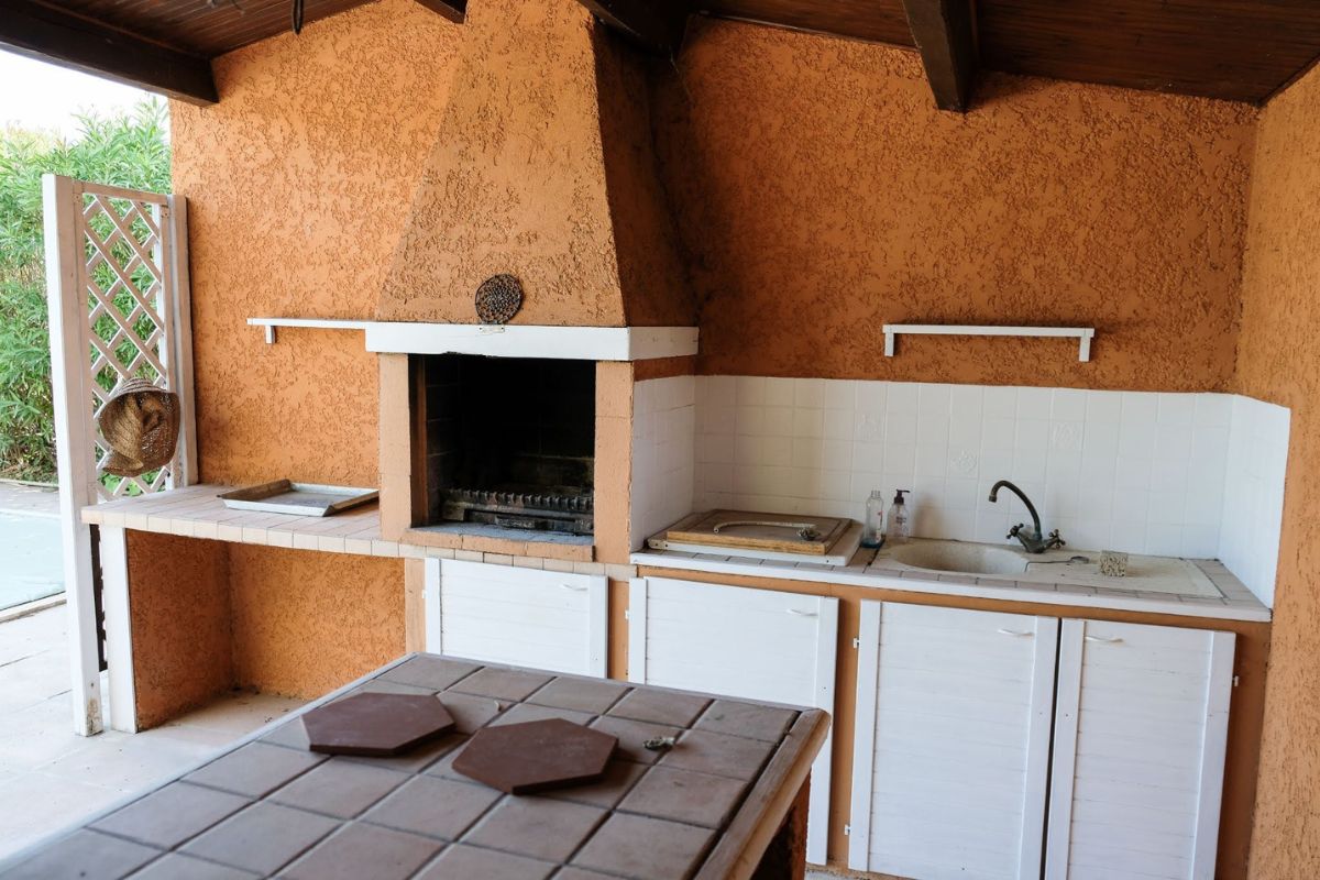 Cuisine du pool house avant travaux d'aménagement