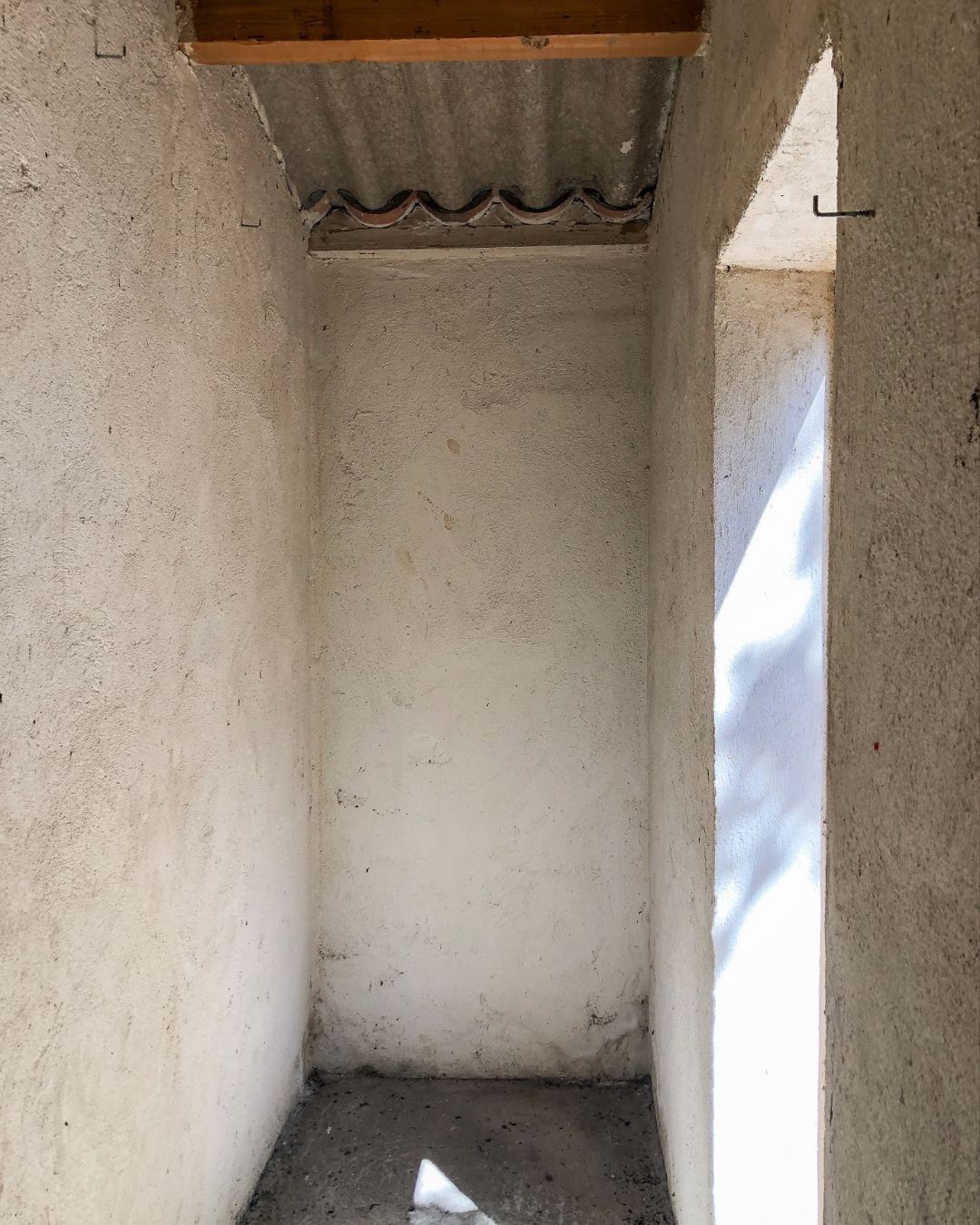 Salle d'eau du pool house avant travaux d'aménagement